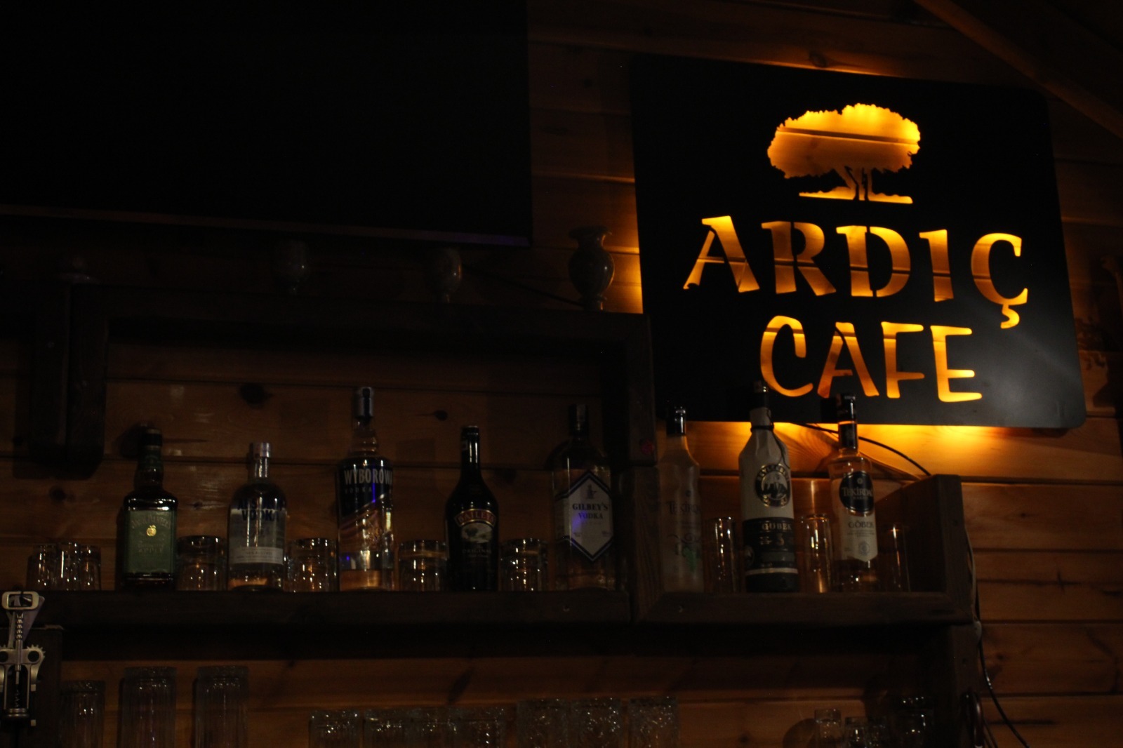 Ardıç Cafe Restorant İç Mekan